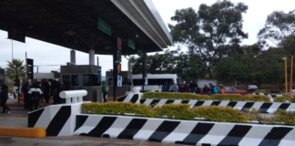 Normalistas “botean” en caseta de Huitzo