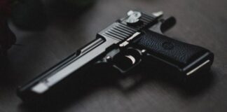 Un menor mata de un disparo accidental a mujer en Florida, EE.UU.