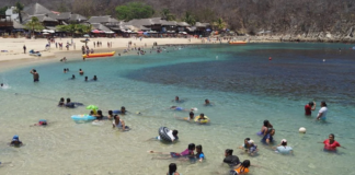 Reabren playas de Huatulco, trabajarán con 30% de aforo