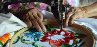Artesanos mexicanos negocian con Carolina Herrera, Zara y marcas de lujo para ceder sus diseños