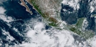 “Nora” se convierte en huracán de categoría 1; avanza hacia Baja California