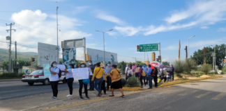 Por segundo día trabajadores de salud protestas en calles de Oaxaca