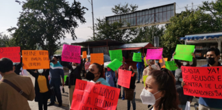 Protestan empleados de Salud en Congreso de Oaxaca