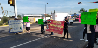 Sindicalizados de salud bloquean cruceros de Oaxaca;exigen atención a sus demandas