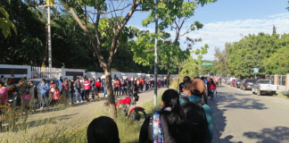 Con gran afluencia, inicia vacunación en Oaxaca de Juárez