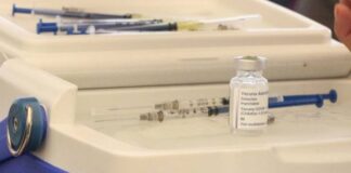 Vacuna de AstraZeneca es más efectiva en la vida real: Experta