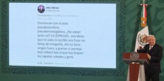 AMLO lee en la mañanera tuit que llama zopilota a Beatriz Gutiérrez