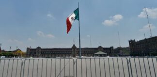 Secretario particular del AMLO supervisa detalles de la ceremonia del Grito en el Zócalo
