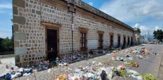 Con montones de basura, comerciantes piden alto al ambulantaje