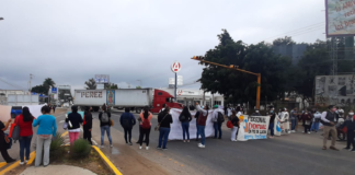 Empleados de salud bloquean crucero del Aeropuerto