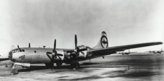 EfeméridesRIO: Un avión B-29 de la Fuerza Aérea lanzó la primera bomba atómica