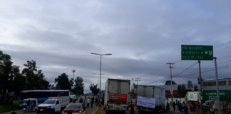 Por tercer día consecutivo, colonos de Zaachila bloquean crucero de la “Y”