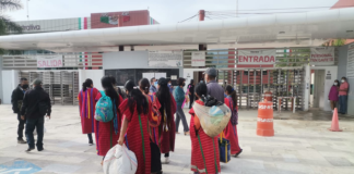 Desplazados de Copala toman Ciudad Administrativa