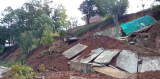 Alertan por posible derrumbe en escuela de Nochixtlán
