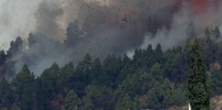 Lava del volcán Cumbre Vieja devora casas en isla española