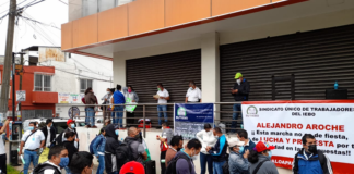 Protestan sindicalizados del IEBO; piden renuncia de director
