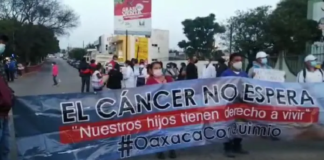 Con protesta, padres de niños con cáncer piden atención de AMLO