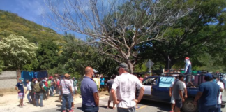 Cumple 5 días de bloqueo en Huamelula