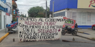 ¡Otra vez! Sindicalizados de la UABJO bloquean AV. Universidad