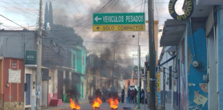 Con bloqueo, pobladores de Zaachila piden reubicación de autobuses