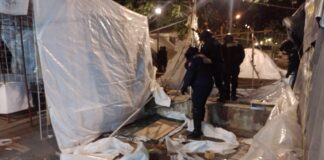 Madrugan a comerciantes ambulantes del zócalo; policía los retiran