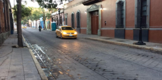 Desalojan a empleados de salud de Av. Juárez