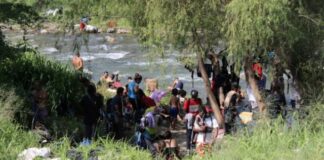 Caravana migrante evalúa cambiar ruta para evitar Oaxaca