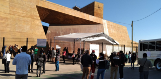 Docentes de ENEPO protestan para exigir cadenas de promoción