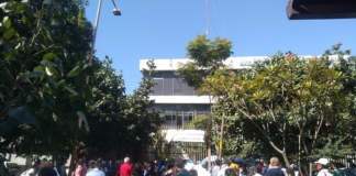 Continúan protestas del STEUABJO por conflicto intersindical