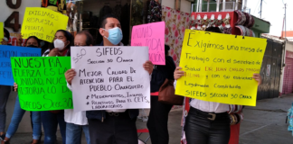 Sindicalizados de salud toman oficinas; piden recontratación de personal