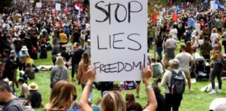 Miles protestan en Australia contra la vacunación anticovid