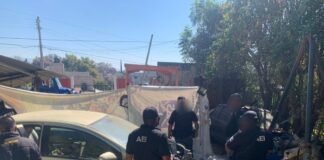 Ejecuta Fiscalía cateo en Oaxaca de Juárez; asegura 4 vehículos