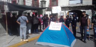 Comerciantes instalan casas de campaña en el centro histórico