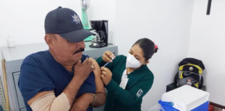 Vacunan contra la influenza a policías municipales