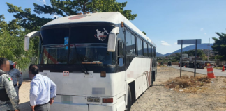Aseguran otro autobús con migrantes, ahora en el Istmo