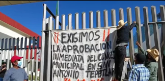 Tepetlapa protesta en Congreso, exige instalación de Consejo Municipal