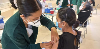 Recibe personal de salud del IMSS dosis de refuerzo contra COVID-19
