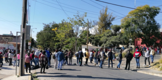 En pago de quincena, normalistas toman pagaduría del IEEPO