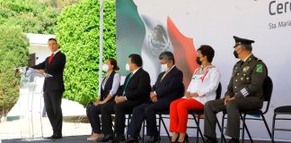 Encabeza AMH ceremonia cívica por el Día de la Bandera Nacional