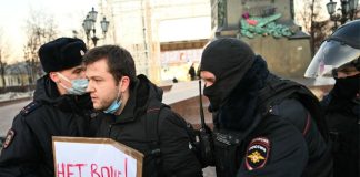 Marchas en Rusia contra la guerra; 800 detenidos