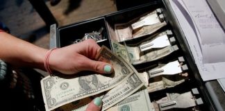 Petróleo arriba de 100 usd, se disparan materias primas y caen las bolsas