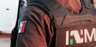 Detienen en Oaxaca a presunto empleado federal por transportar a hondureños