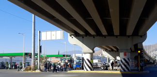 Normalistas “botean” en crucero de 5 señores