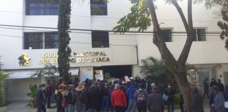 Protestan habitantes de Amatlán en el TEEO