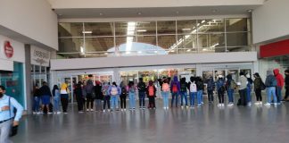 Normalistas reactivan protestas; toman centros comerciales .