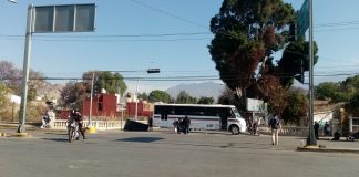 Profesores de secundarias técnicas bloquean crucero de Fonapas