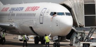 Avión Boeing chino se estrella con 132 personas a bordo