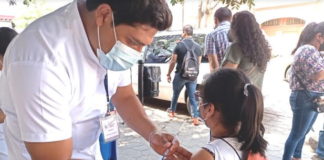 Llama el sector salud a seguirse vacunando vs COVID-19