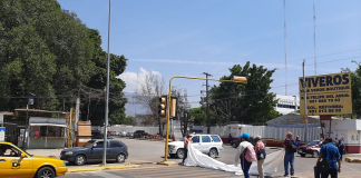 Con bloqueo, exigen contratación de profesores para escuela de Teutila