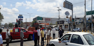 ¡Otro bloqueo más!; supervisores bloquean crucero del IEEPO